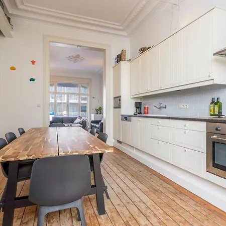 Apartment Characterful Town House Promenade, Fish Market,